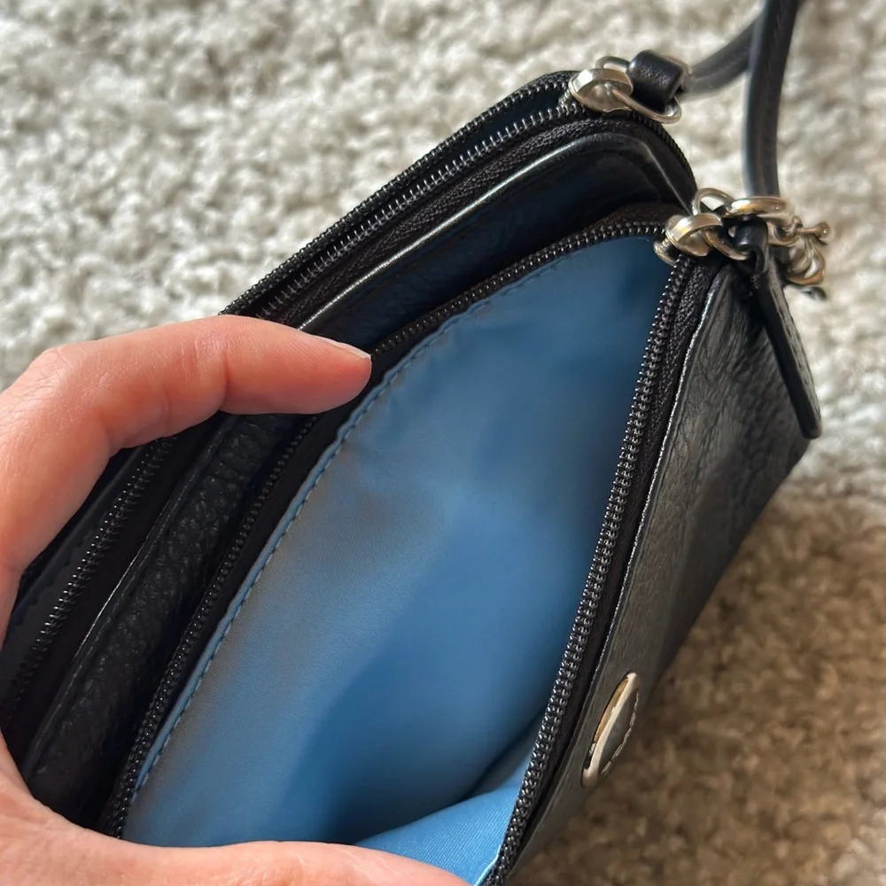 Black leather coach wristlet - Picture 5 of 7